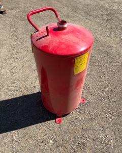 lot 146 image: 18 Gallon Pressure Tank