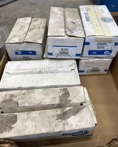 lot 153 image: Truck Parts, speed sensors