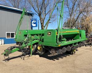 lot 63 image: John Deere 455 Front Folding Grain Drill