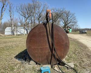 lot 75 image: 1000 Gallon Fuel Barrel with Pump