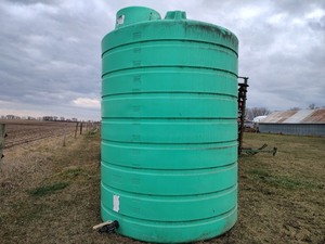lot 74 image: 3000 Gallon Poly Tank