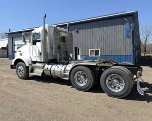 lot 55 image: 2012 Kenworth T-800 Semi Tractor, One-Owner