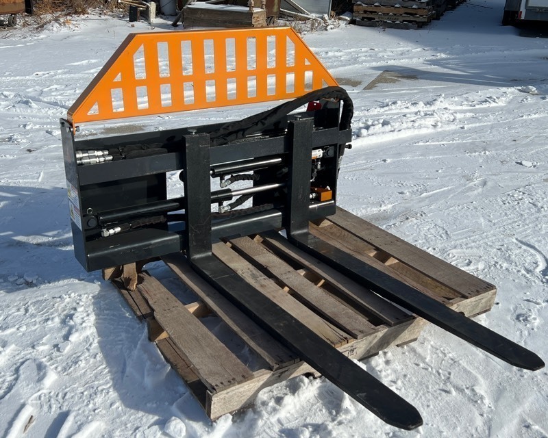lot 32 image: Adjustable Hydraulic Pallet Forks