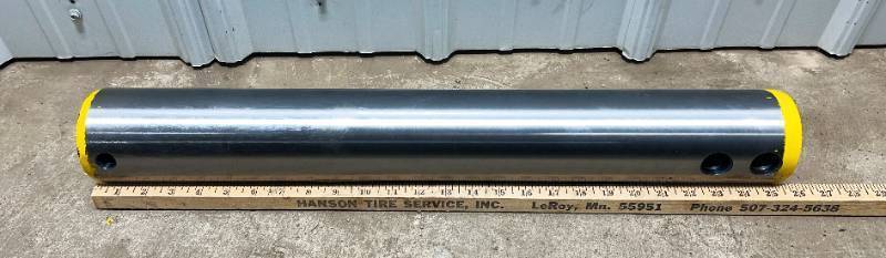lot 225 image: LANDHERO Universal Bucket Pins, 4 pcs, 90mm x 650mm