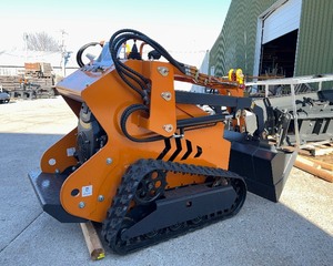lot 6 image: Landhero Mini Skid Steer Loader HY450