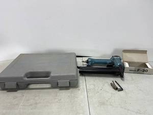 lot 319 image: RELIANT DD241 PNEUMATIC BRAD NAIL GUN WITH CASE