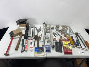 lot 356 image: VARIOUS HAND TOOLS STENCILS