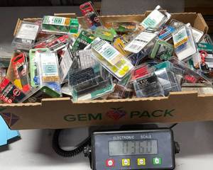 lot 372 image: Assorted Packs of Automotive Fuses