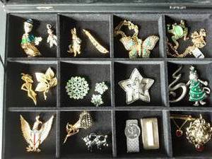Lot Of Vintage Brooches, Money, Clips, Necklaces, Pendants
