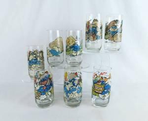 lot 31 image: Lot of 8 Vintage 1980s Hardees Smurf Collector Glasses