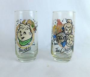 lot 32 image: Set of 2 Vintage 1985 Hardees The Chipmunks Theodore and The Chippettes Collector Glasses