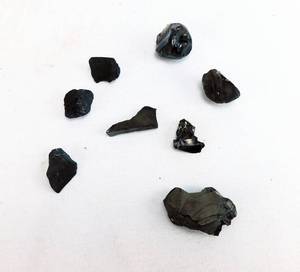 lot 84 image: Lot of Obsidian Pieces