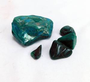 lot 87 image: Lot of Malachite