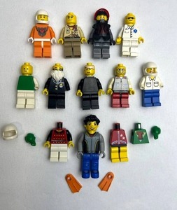 lot 10 image: Vintage LEGO Minifigures Lot