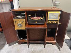 lot 5 image: Vintage Sears Silvertone 101 773-1 & 831-1 Tube Wire Recorder and Radio in Cherry Cabinet (38 W x 18 D x 35 T)