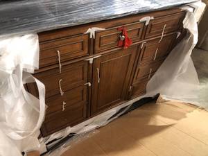 James Martin Vanities Bristol 48 in. W x 23.5 in. D x 34 in. H Bathroom Vanity in Saddle Brown with Eternal Marfil Quartz Top Customer Returns See Pictures