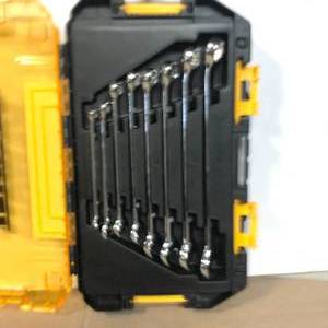 8-Piece Dewalt SAE Combination Wrench Set Customer Returns See Pictures