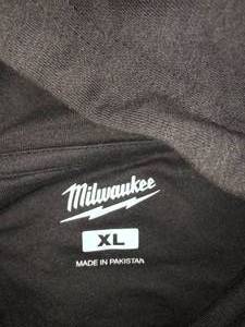 Mens Milwaukee Sweatshirt Size XL  Customer Returns See Pictures