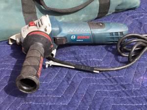 lot 14 image: Bosch Electric Angle Grinder
