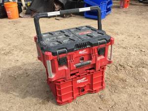 lot 9 image: Milwaukee Packout Toolbox