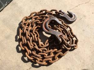lot 19 image: 12 Ft. Heavy 12 Chain With Hooks