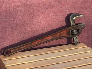 lot 27 image: Ridgid 18 Offset Pipe Wrench