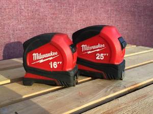 lot 30 image: 2 Milwaukee Tape Measures