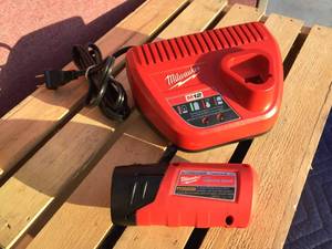 lot 31 image: Milwaukee M12 Heated Gear BatteryCharger