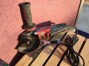 lot 32 image: Milwaukee 5 Electric Grinder