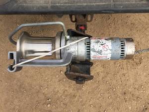 lot 33 image: Chance Electric Capstan Hoist - 1000 LB