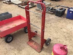 lot 37 image: Rolling Spool Cart