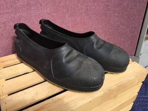 lot 47 image: Tingley X-Large Rubber Over-Shoes - Steel Toe