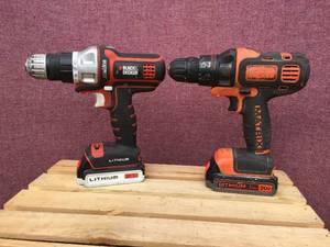 lot 53 image: 2 B&D MATRIX 20V Cordless Drills