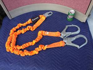lot 68 image: Safe Waze 6Ft - 900 Lb Dual Leg Lanyard