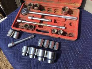 lot 117 image: Large 34 Dr Ratchet - Extensions - Sockets