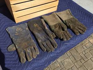 lot 122 image: 2 Pair Leather Welding Gloves