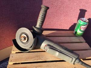lot 135 image: Milwaukee 5 Electric Angle Grinder