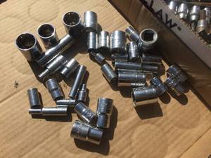 lot 164 image: Group GreatNeck Sockets 14 - 38 - 12 Dr