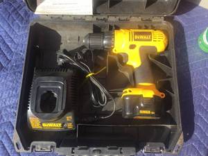 lot 170 image: Dewalt 12v Cordless Drill Sets