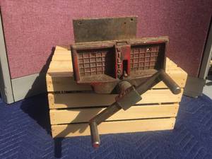 lot 171 image: WILTON Vise