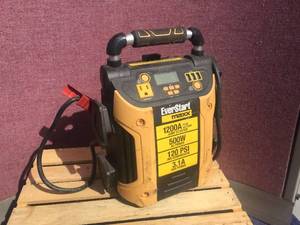 lot 175 image: EverStart Maxx 1200Amp Jump Starter - Air Compressor