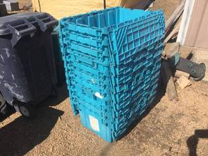 lot 218 image: 11 Blue Butterfly Style Totes