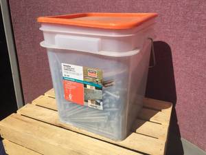 lot 223 image: Simpson Strong-Drive 4 Heavy Duty Connector Screws