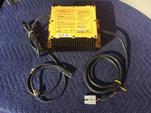 lot 232 image: QuiQ 3621 HFPFC Battery Charger