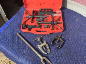 lot 262 image: Automotive Puller Tools