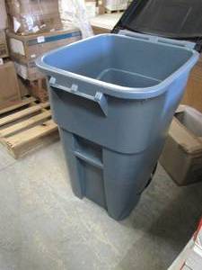 Rubbermaid� Brute 50 Gallon Rollou...