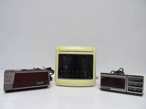 lot 51 image: Lot of 3 Retro Vintage Clock Radios