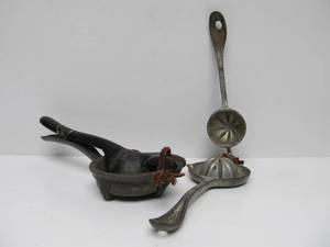 lot 52 image: Vintage Antique Cast Iron Juice Presses