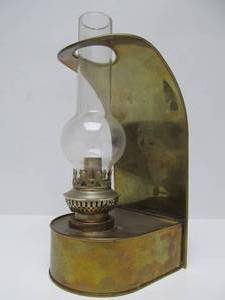 lot 54 image: Vintage Brass Reflective Oil Lamp