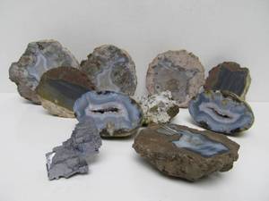 lot 72 image: Nice Group of Geodes Rocks etc